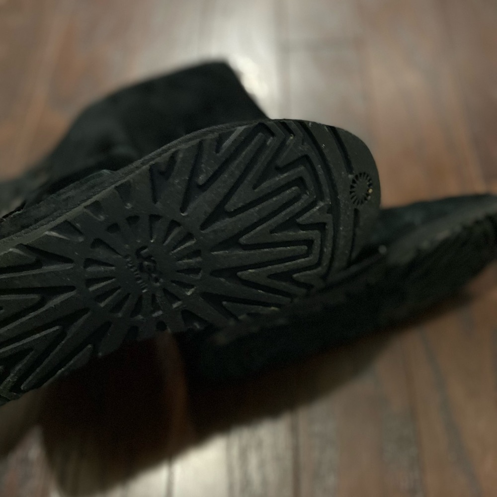 EUC Rarely Worn Ugg Boots! - Picture 4 of 5
